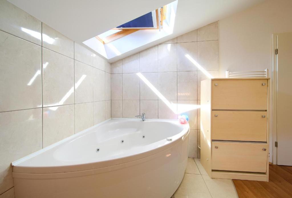 Luxury Apartments Vanessa, Njivice Dış mekan fotoğraf